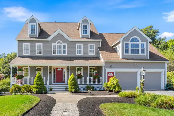 28 Farmington Drive, Shrewsbury, MA 01545