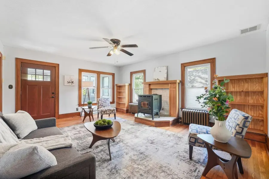 31 Gates St, Holyoke, MA 01040 - #3