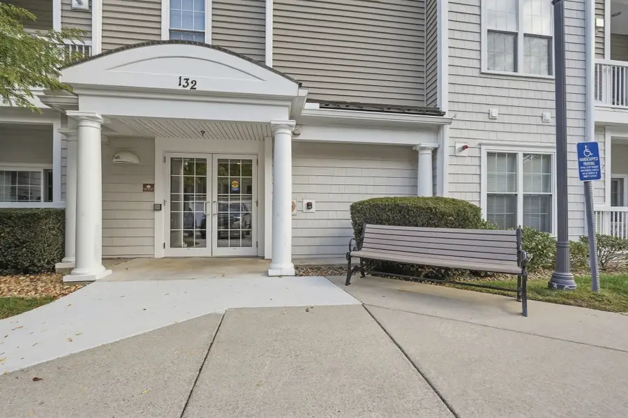 132 Clocktower Dr #203, Waltham, MA 02452 - #2