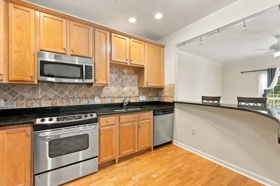 132 Clocktower Dr #203, Waltham, MA 02452 - #3