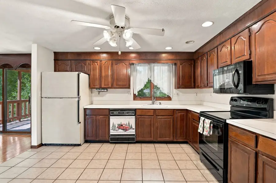 2 Clifford Road, Burlington, MA 01803 - #3