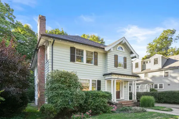 11 Stoneleigh Road, Newton, MA 02465