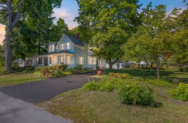 65 Oxford Ave, Haverhill, MA 01835