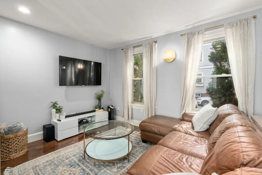 6 Franklin St #2, Boston, MA 02129 - #3