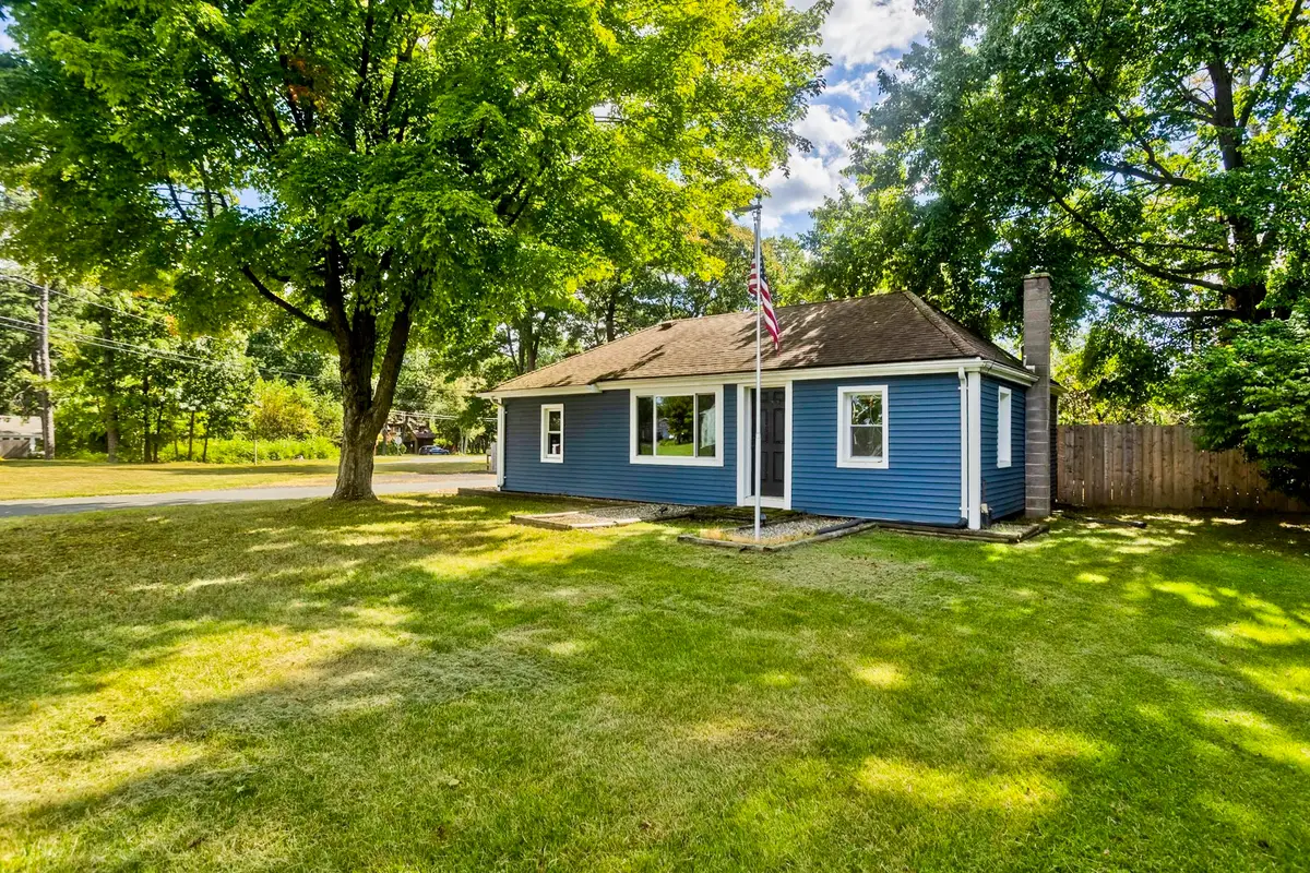 3 Field St, Southwick, MA 01077 - #1