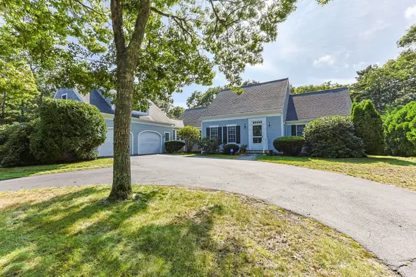 2 Harding Ln, Harwich, MA 02645