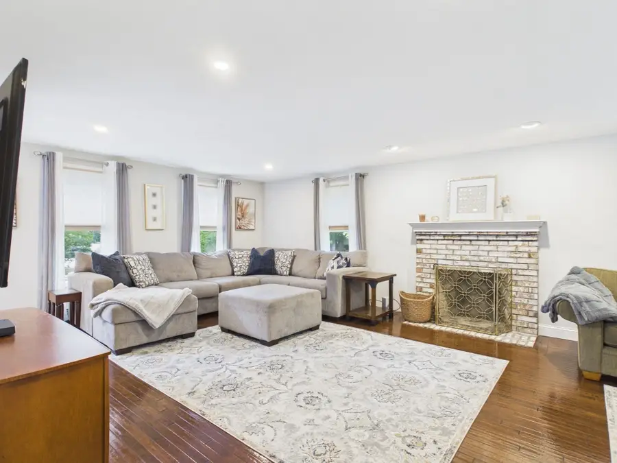 172 Landry Ave, North Attleboro, MA 02760 - #3