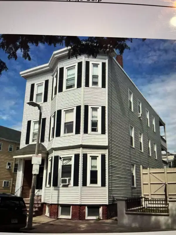 922 E Fourth St, Boston, MA 02127