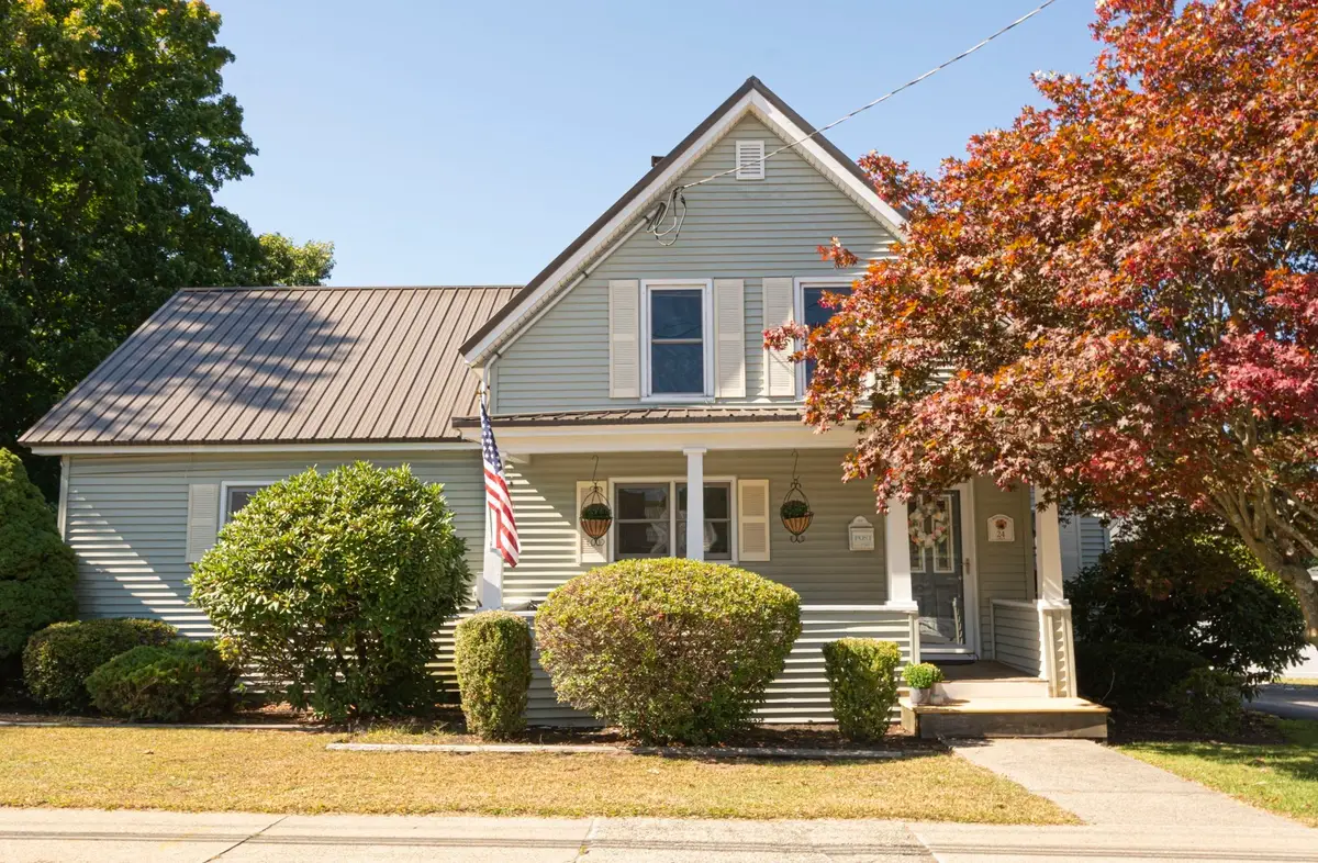24 Lake St, Hudson, MA 01749 - #1