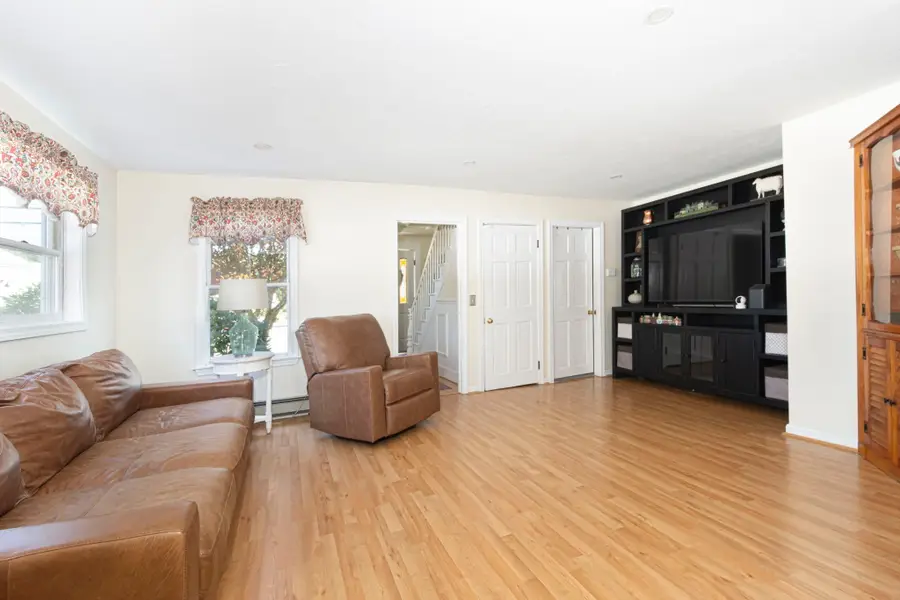 24 Lake St, Hudson, MA 01749 - #3