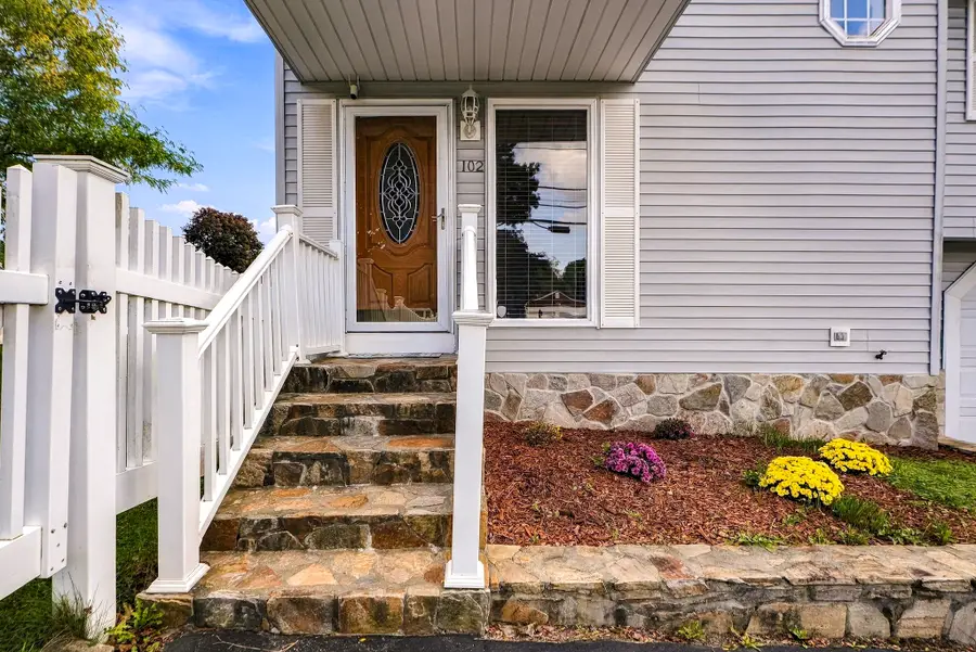 102 Sunderland Rd, Worcester, MA 01604 - #2