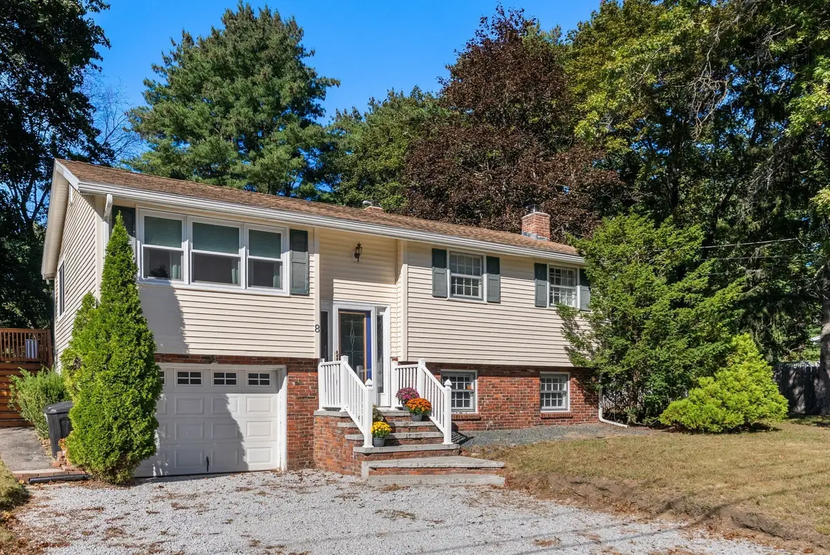 8 Yale St, Groveland, MA 01834 - #1