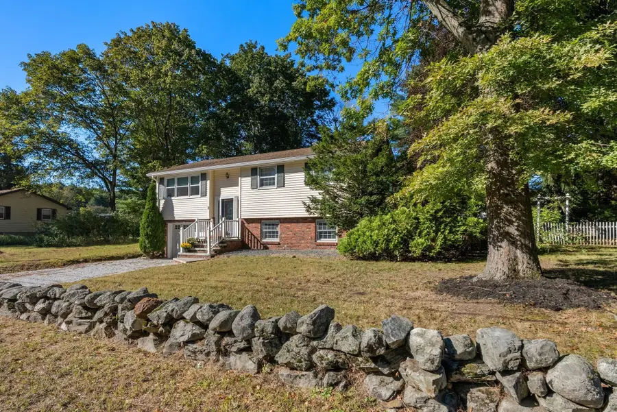 8 Yale St, Groveland, MA 01834 - #3