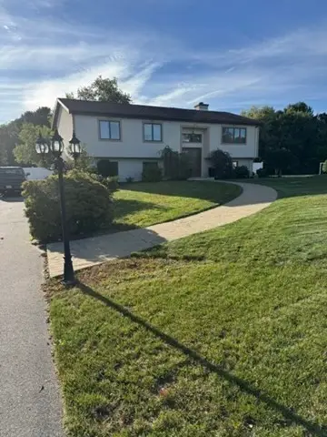 10 Radcliff Lane, Dartmouth, MA 02747