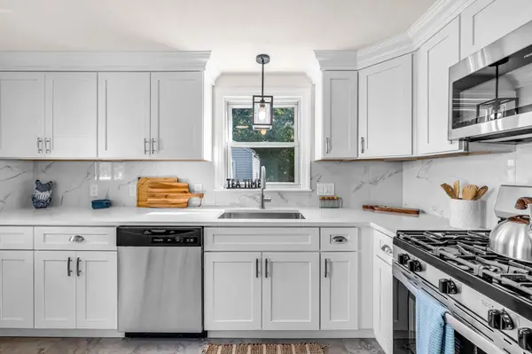 23 Schley St, Springfield, MA 01109