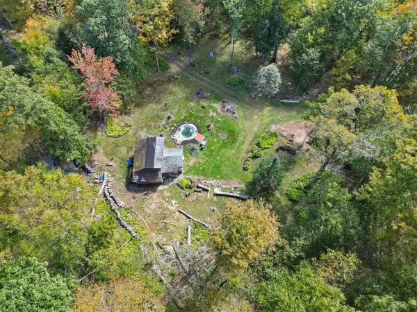 10 Brookside Rd, Peru, MA 01235