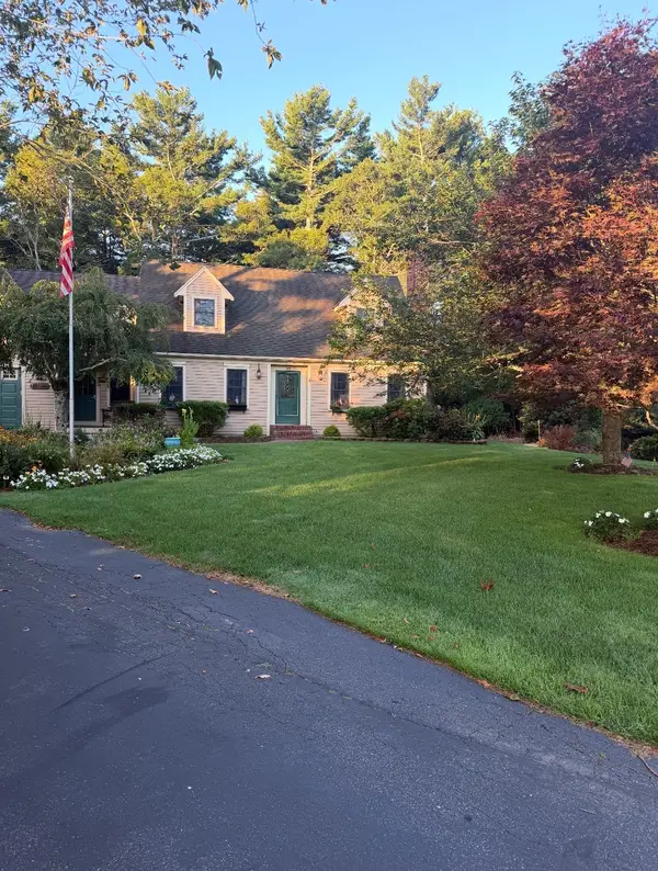 15 Tobisset St, Mashpee, MA 02649