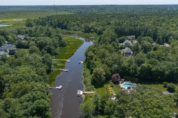 112 River Rd, Hanover, MA 02339