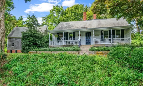 24 Grove St, Sandwich, MA 02563