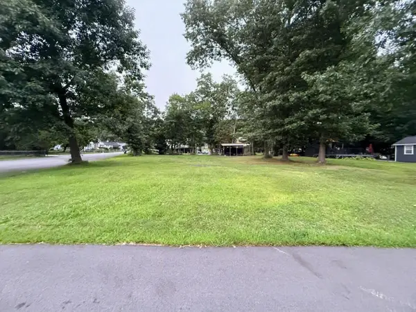 60 Wakefield Ave Webster Lake, Webster, MA 01570