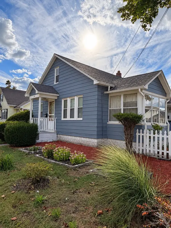 1774 Carew St, Springfield, MA 01104