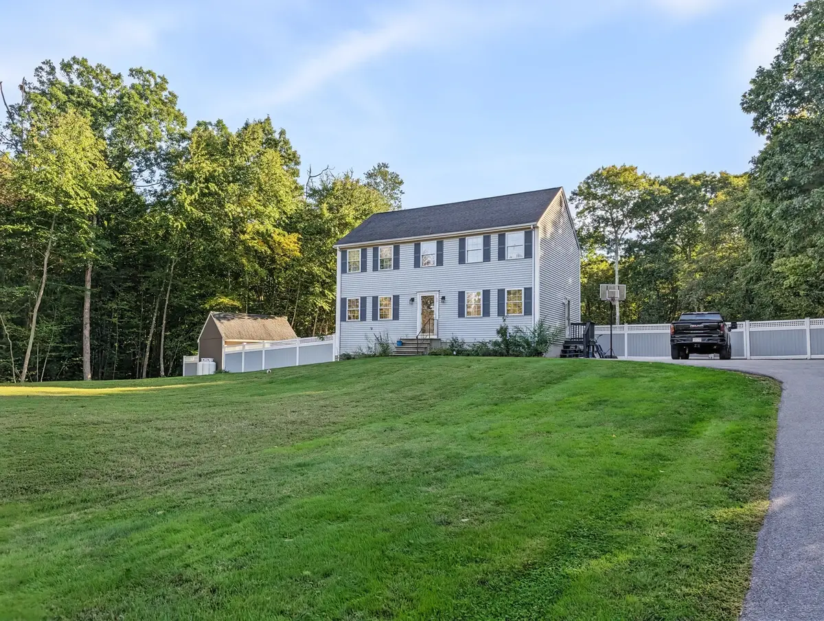 34 Conservation Dr, Douglas, MA 01516 - #1
