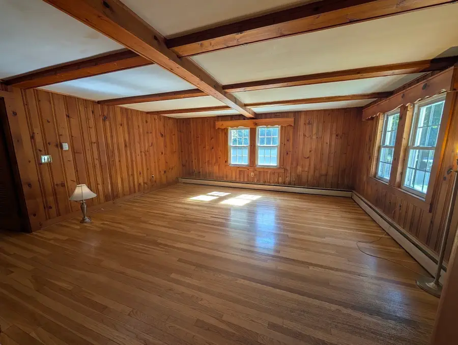 93 Richardson Corner Rd, Charlton, MA 01507 - #2