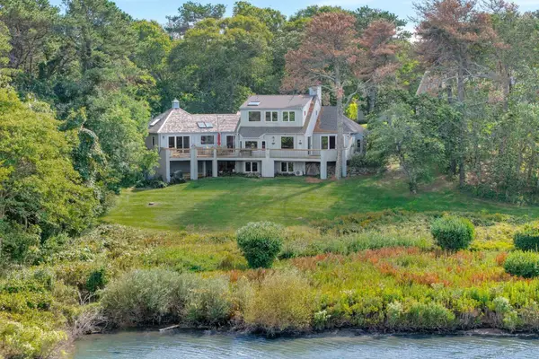 24 Myober Ln, Edgartown, MA 02539