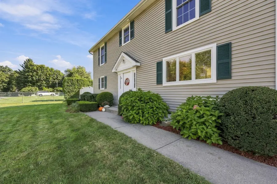 63 Autumn St, Agawam, MA 01001 - #3