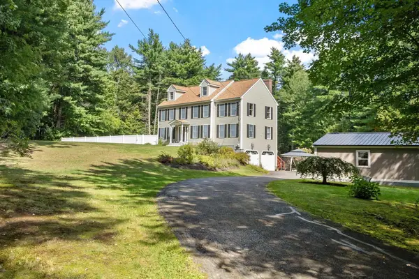1 Laurelwoods Dr, Townsend, MA 01474