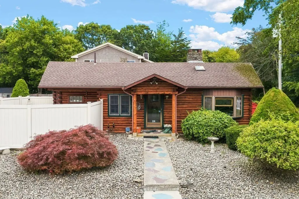 24 Fisherman Rd, Fairhaven, MA 02719 - #1