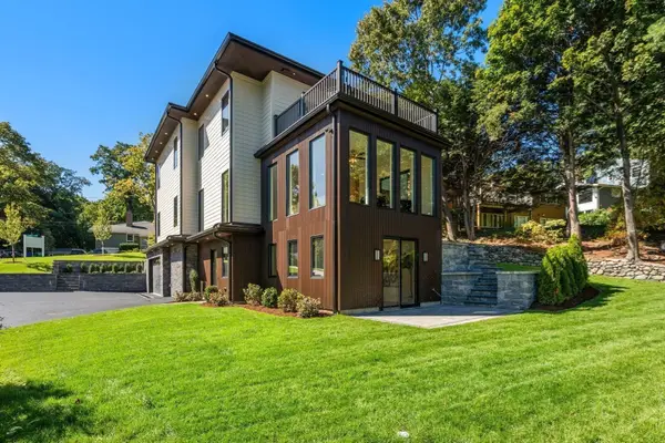30 Dorr Rd, Newton, MA 02458