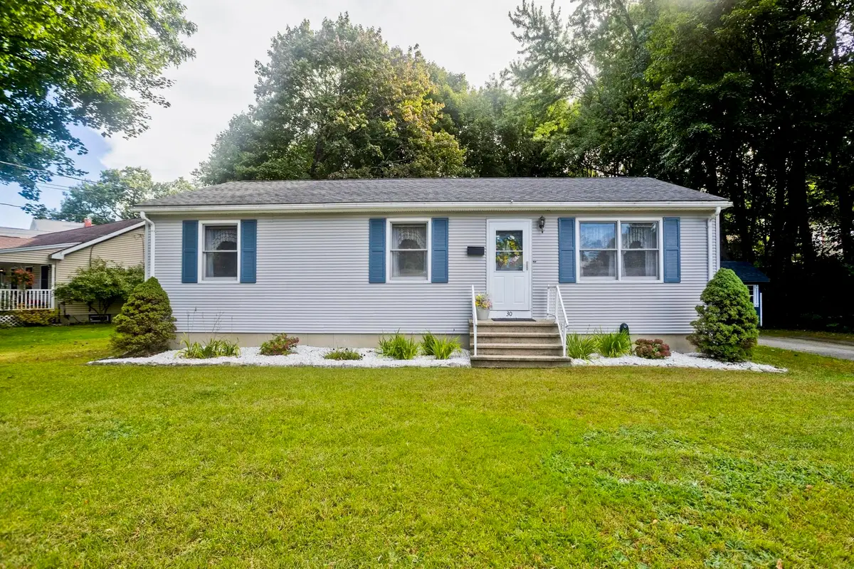 30 Dale St, Holyoke, MA 01040 - #1