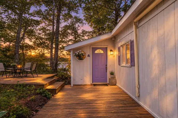 84 Lakewood Dr, Mashpee, MA 02649