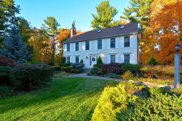 8 Greybirch Rd, Andover, MA 01810