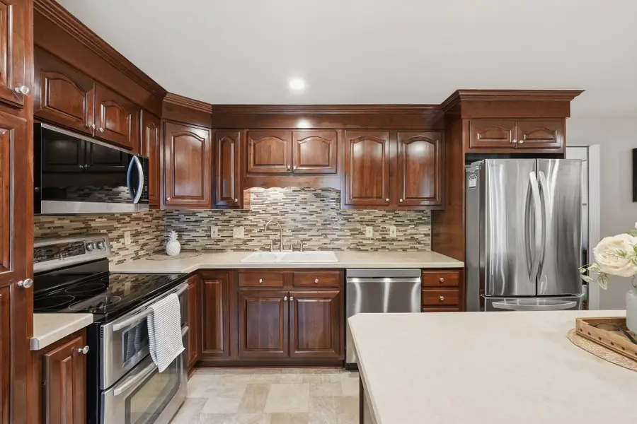 107 Cedar St, Sturbridge, MA 01518 - #2