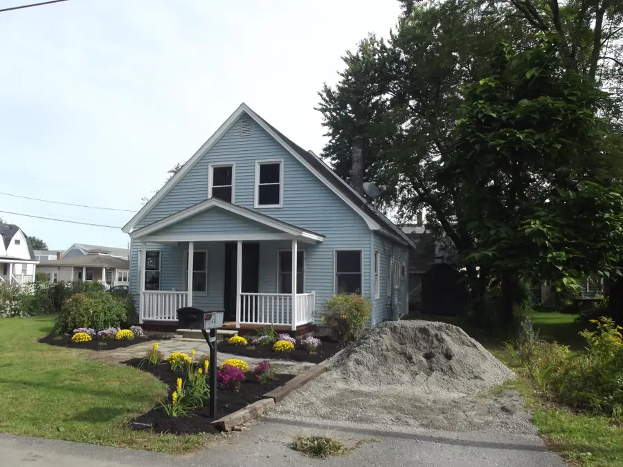 27 Elizabeth St, Lunenburg, MA 01462 - #3