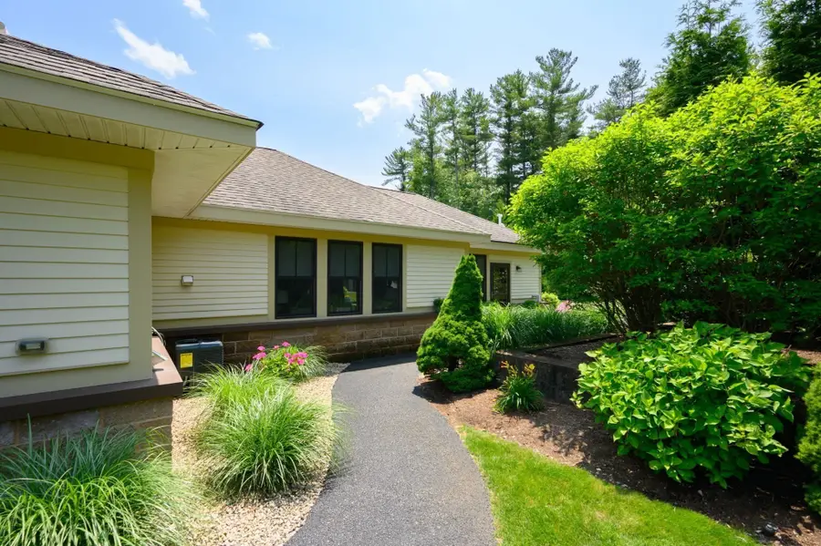 599 Washington St #1, Pembroke, MA 02359 - #2