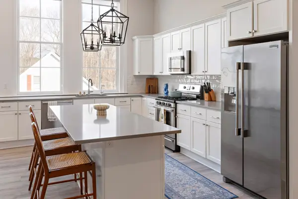 10 Congress St #301, Amesbury, MA 01913