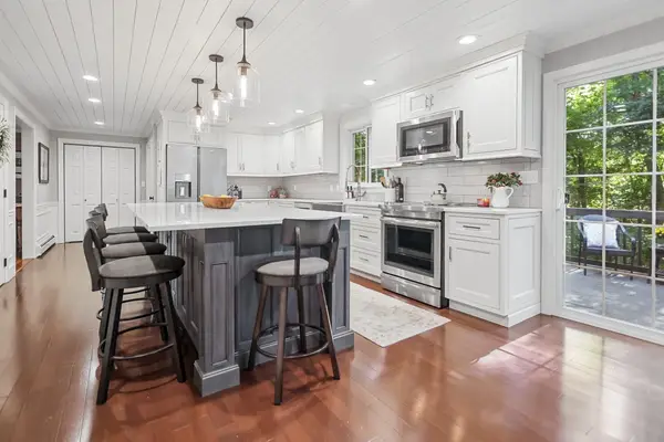 2 Holly Lane, Haverhill, MA 01835