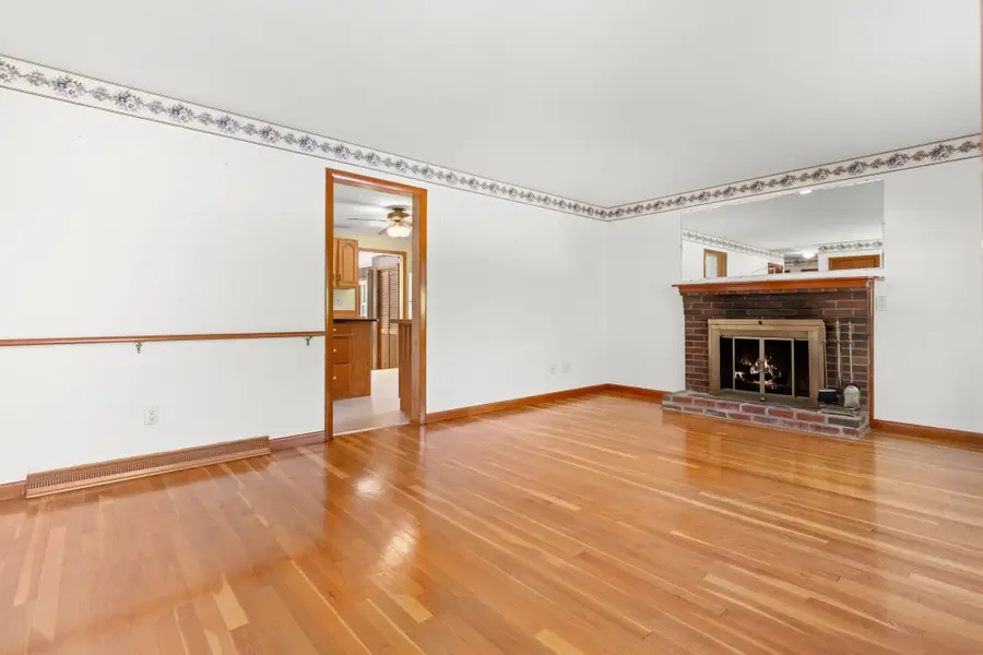 163 Center St, Groveland, MA 01834 - #2