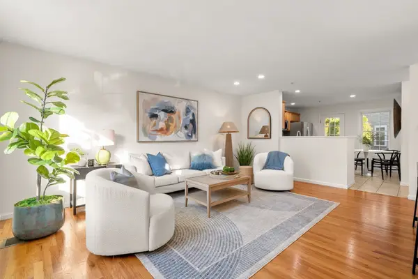 26 Boxberry Ln #26, Rockland, MA 02370