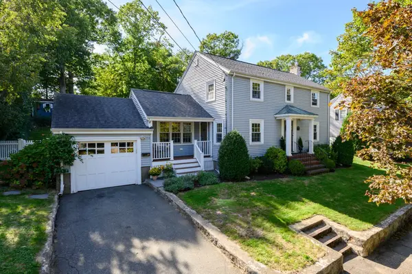 37 Century Ln, Milton, MA 02186