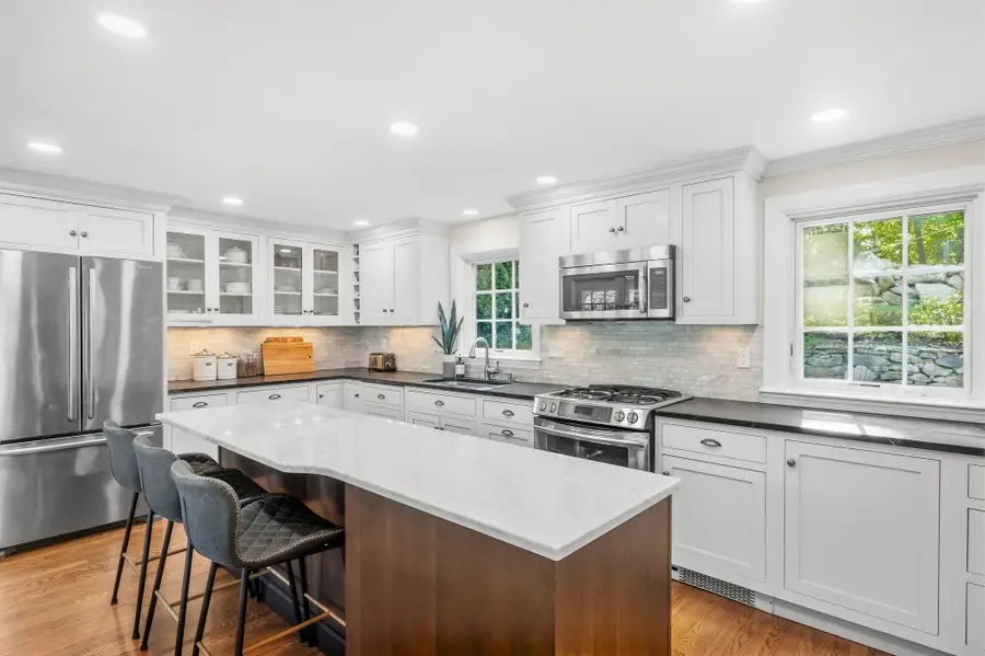 37 Century Ln, Milton, MA 02186 - #3