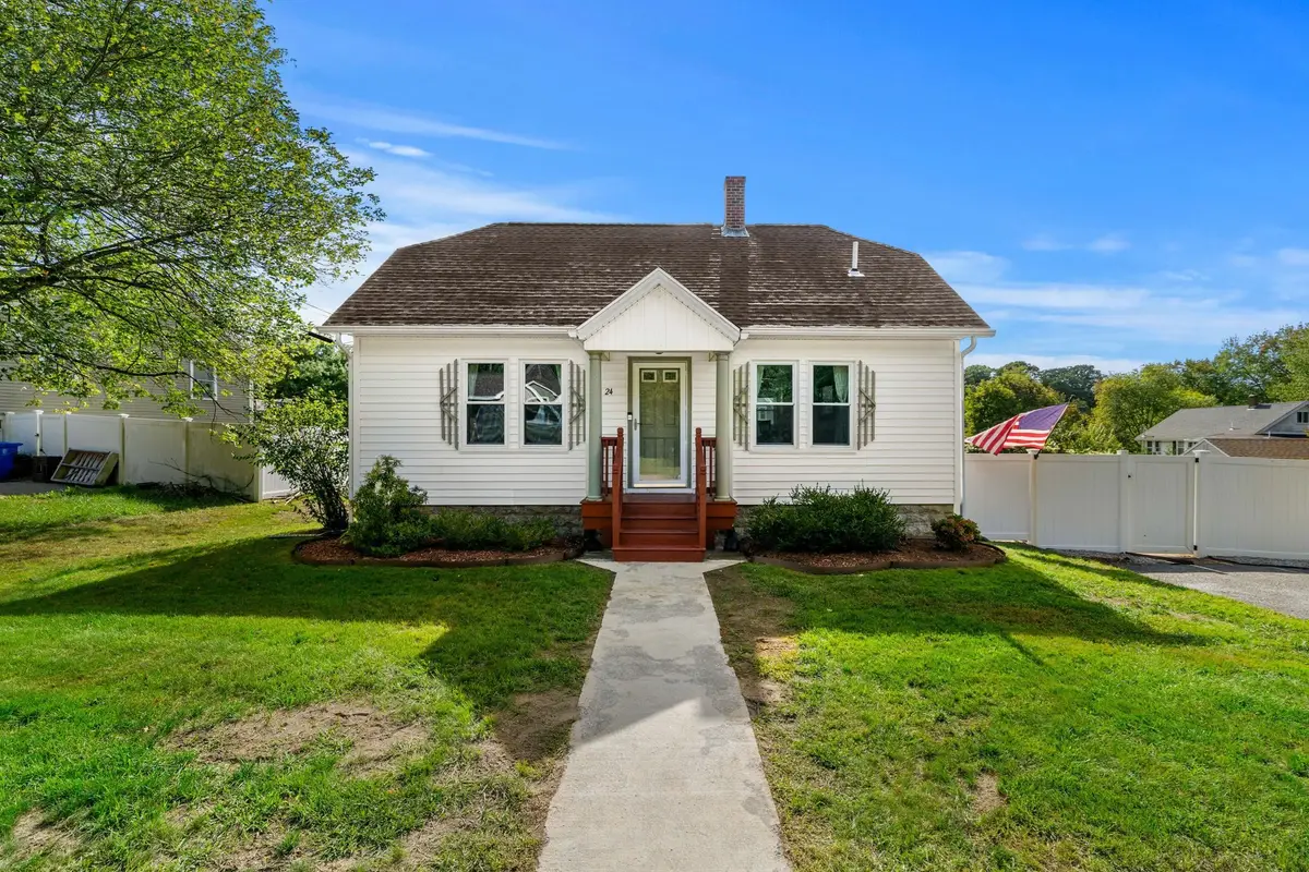 24 Lakeview Ave, Taunton, MA 02780 - #1