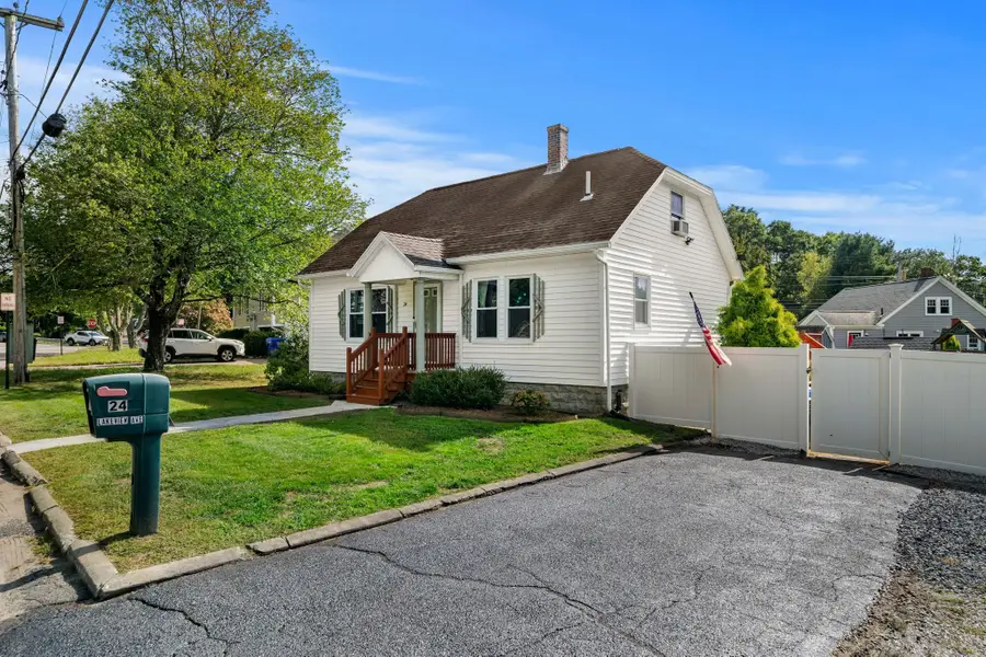 24 Lakeview Ave, Taunton, MA 02780 - #3