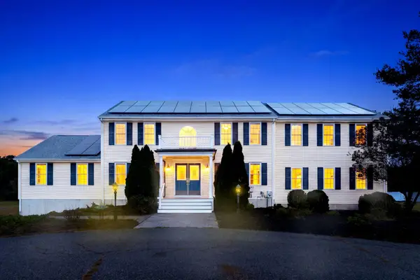 27 Charles Ave, Uxbridge, MA 01569