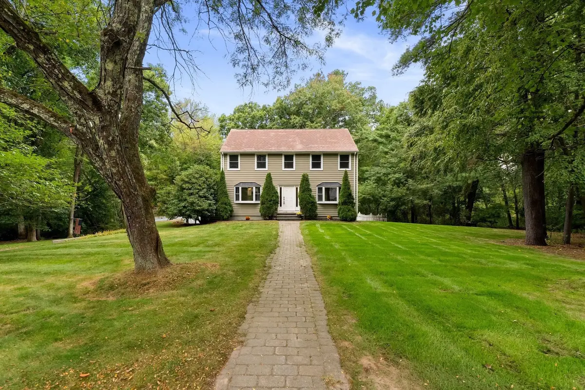 1 Nottingham Dr, Raynham, MA 02767 - #1