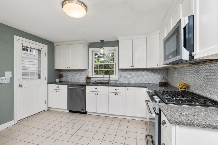 105 Beach St, Foxboro, MA 02035 - #3