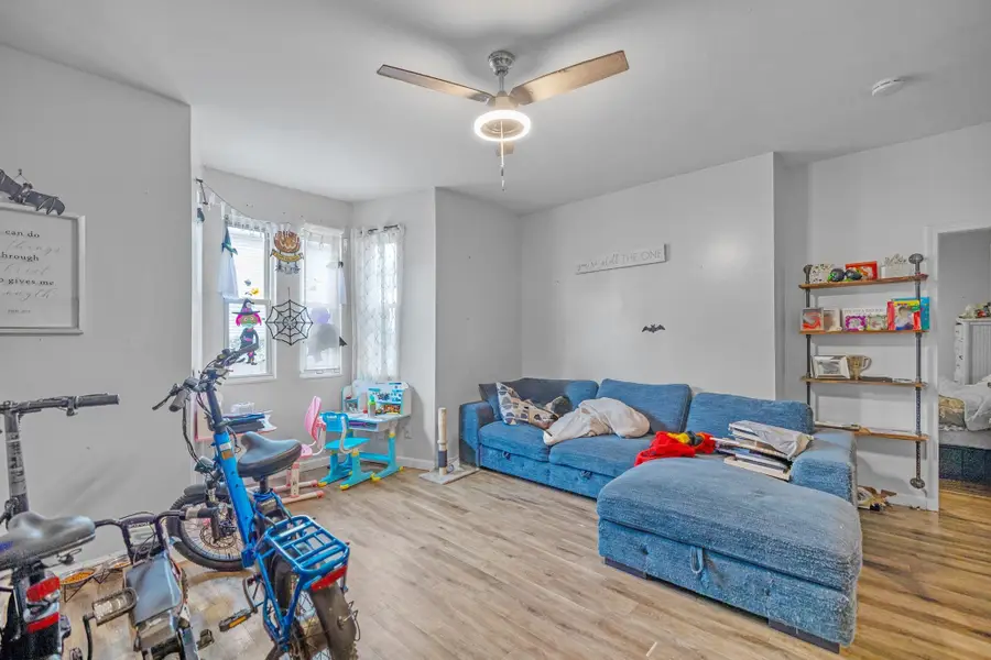 81 Liberty St, Lowell, MA 01851 - #3
